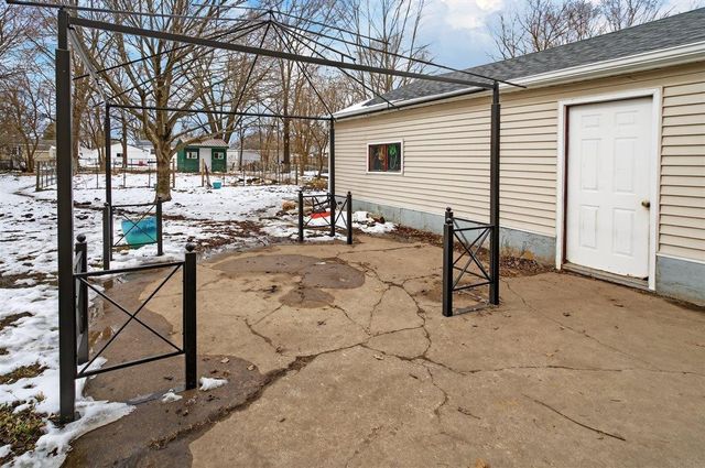 403 1St Street, Washburn, IA 50702