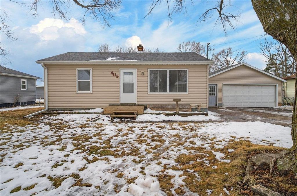 403 1St Street, Washburn, IA 50702