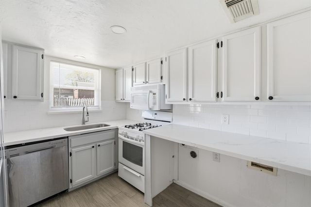 1512 S 8th Street, La Porte, TX 77571