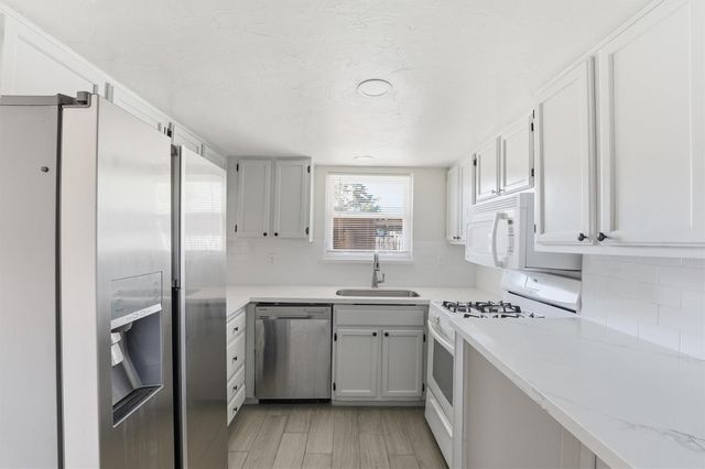 1512 S 8th Street, La Porte, TX 77571