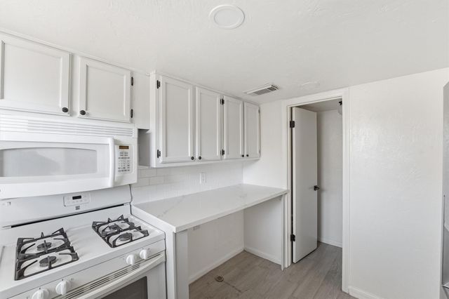 1512 S 8th Street, La Porte, TX 77571