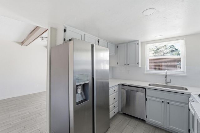 1512 S 8th Street, La Porte, TX 77571