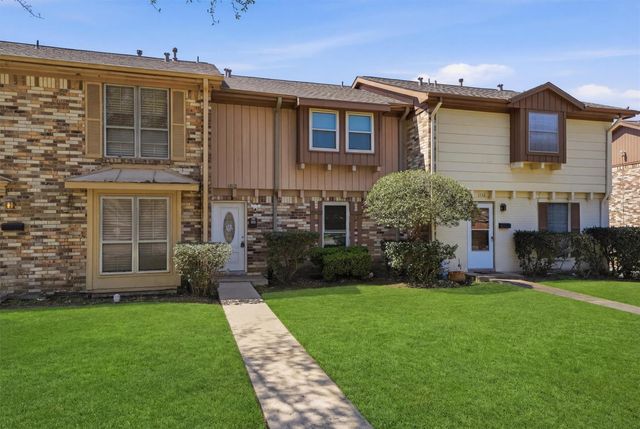 1512 S 8th Street, La Porte, TX 77571