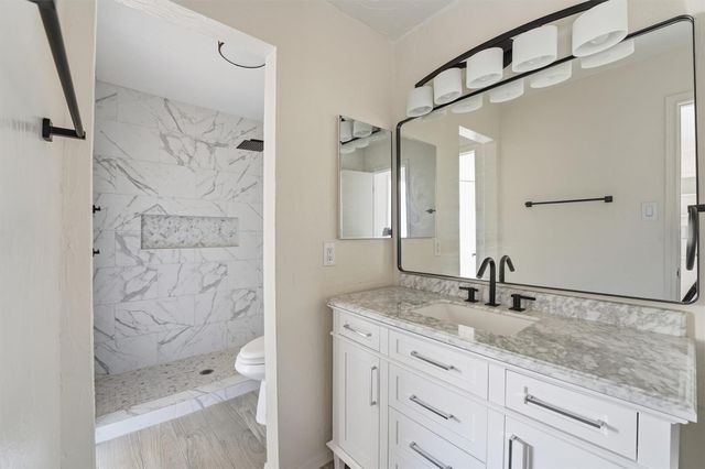 1512 S 8th Street, La Porte, TX 77571