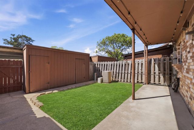 1512 S 8th Street, La Porte, TX 77571