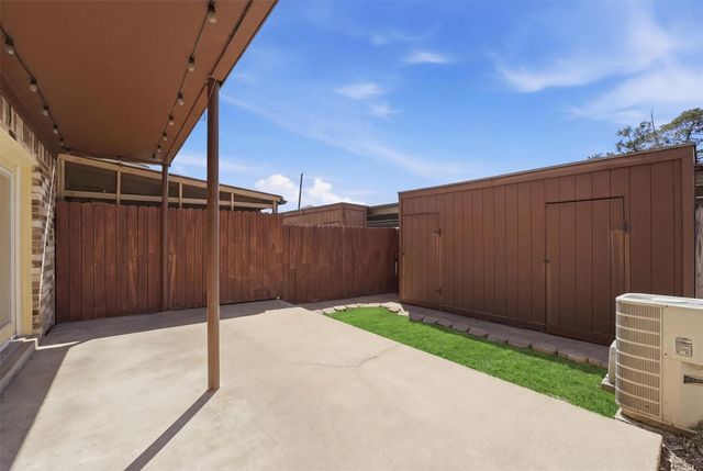 1512 S 8th Street, La Porte, TX 77571