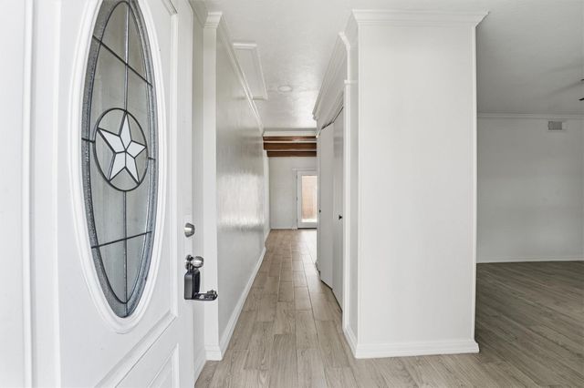 1512 S 8th Street, La Porte, TX 77571