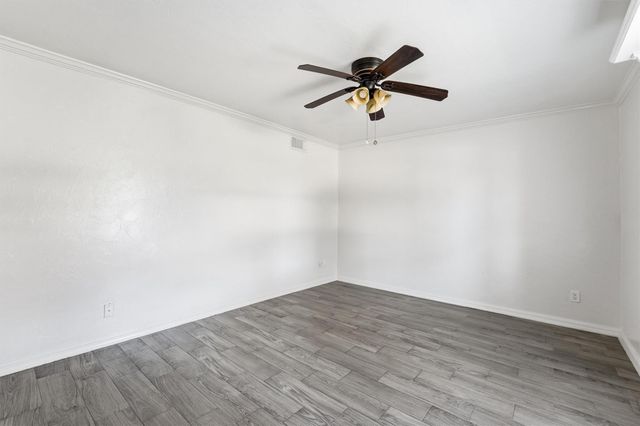 1512 S 8th Street, La Porte, TX 77571