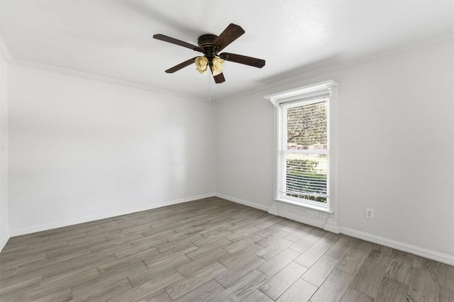 1512 S 8th Street, La Porte, TX 77571