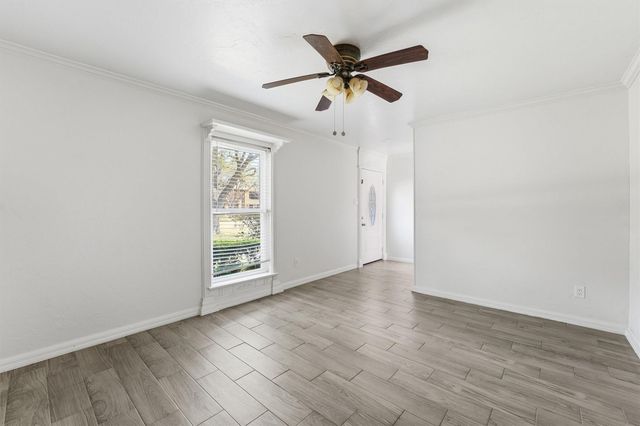 1512 S 8th Street, La Porte, TX 77571