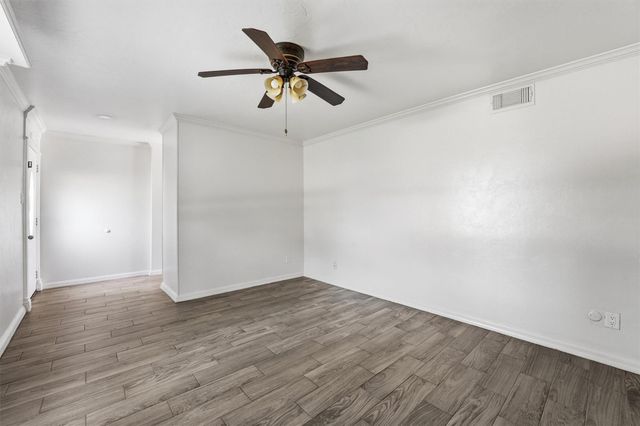 1512 S 8th Street, La Porte, TX 77571