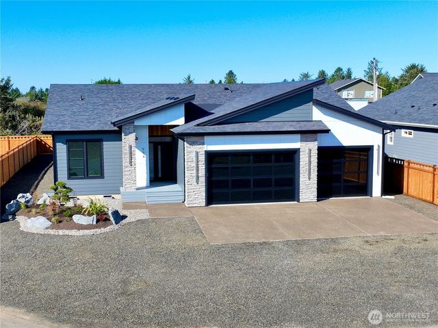 994 Alida Court SE, Ocean Shores, WA 98569