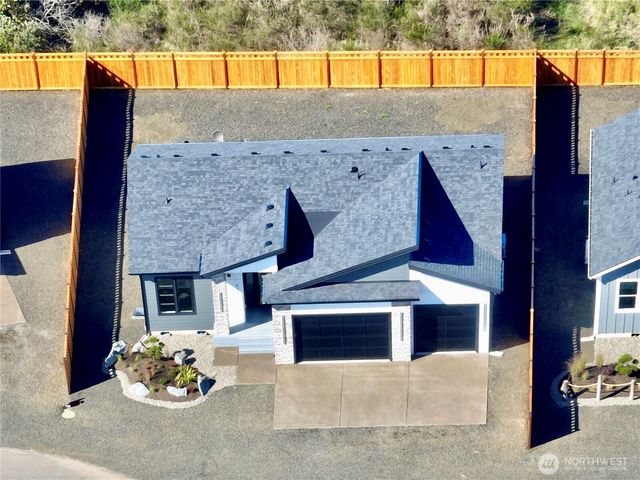 994 Alida Court SE, Ocean Shores, WA 98569