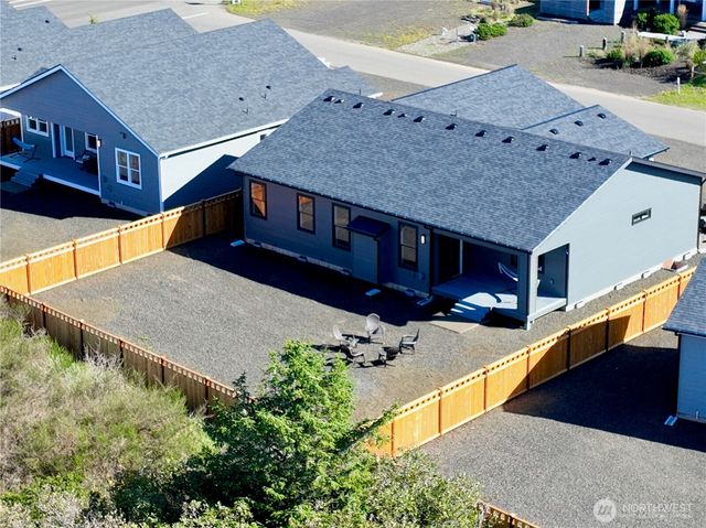 994 Alida Court SE, Ocean Shores, WA 98569