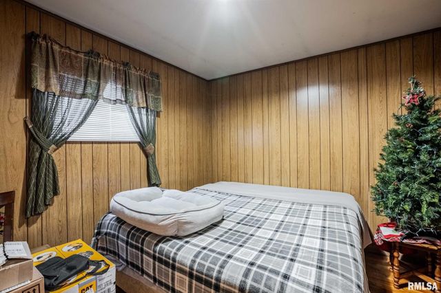 800 W 11TH Street, Johnston City, IL 62951