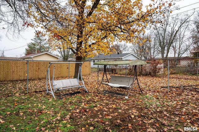 800 W 11TH Street, Johnston City, IL 62951