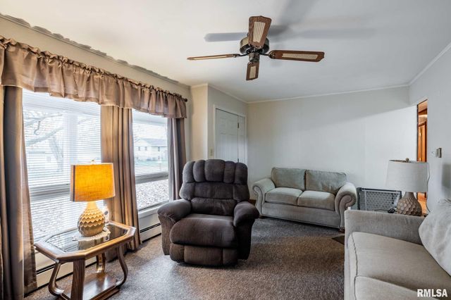 800 W 11TH Street, Johnston City, IL 62951