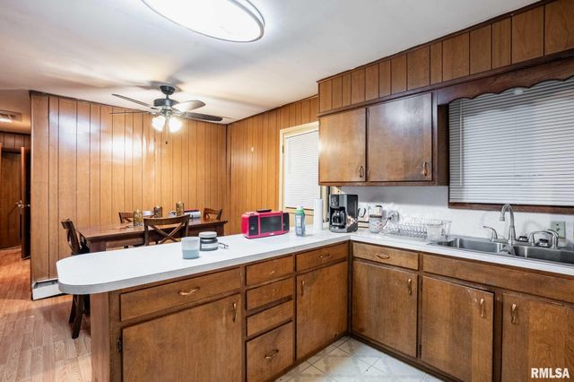 800 W 11TH Street, Johnston City, IL 62951