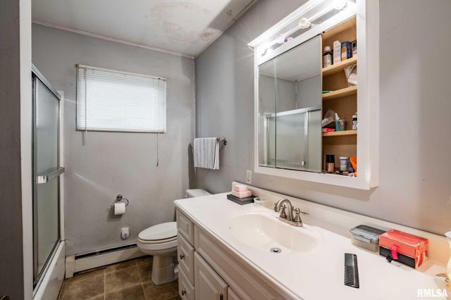 800 W 11TH Street, Johnston City, IL 62951