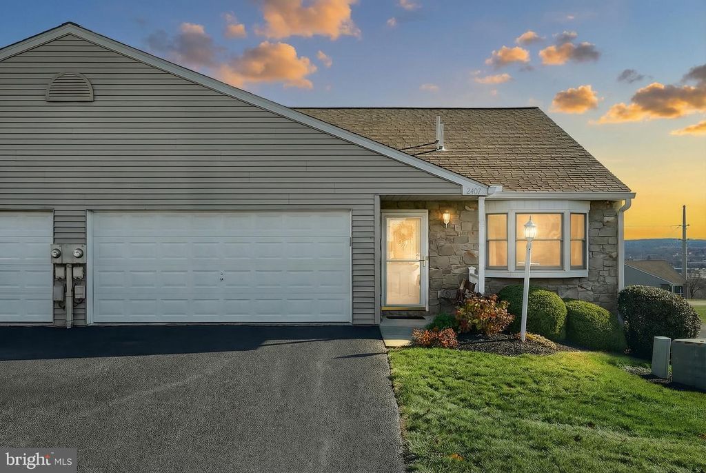 Image 1 of property listing at 2407 PIN OAK DR #33, York, PA 17406
