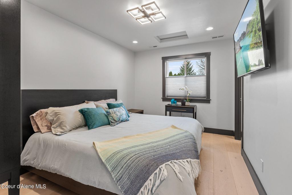 214 S 21ST ST, Coeur d'Alene, ID 83814 photo 40