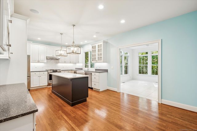 2 Muirfield Lane 2, Avon, CT 06001