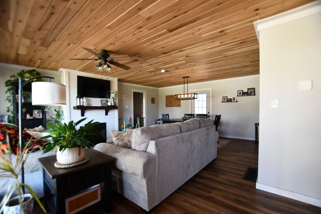 414 Riddell Court, Irvine, KY 40336