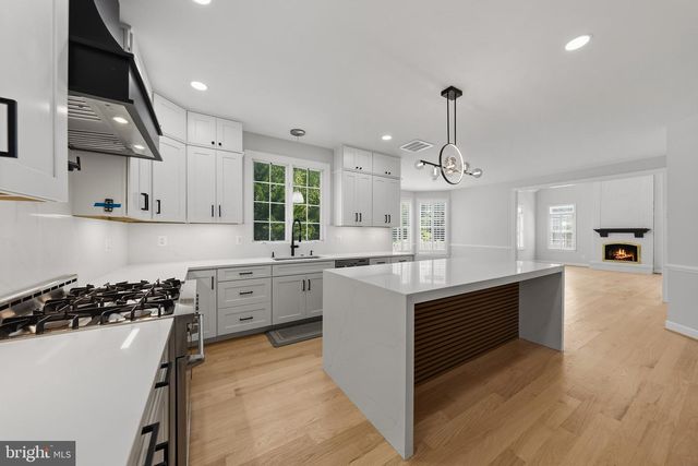 2053 GEORGE WASHINGTON RD, Vienna, VA 22182