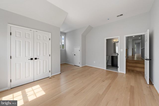 2053 GEORGE WASHINGTON RD, Vienna, VA 22182