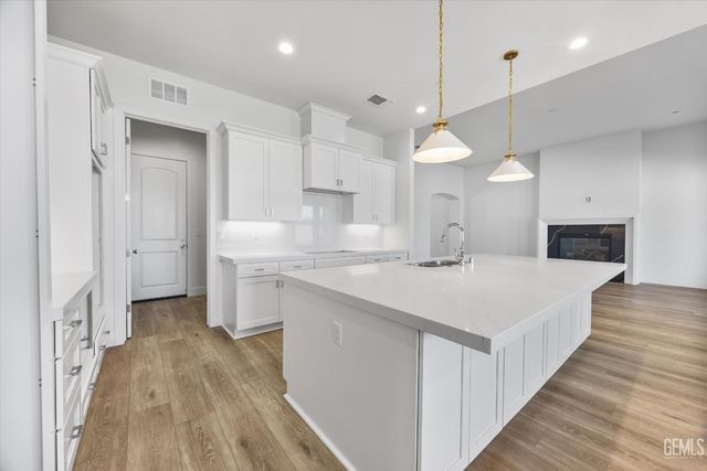 13507 Velma Pearl Way, Bakersfield, CA 93314