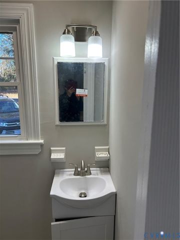 8002 TARKINGTON Dr, Richmond, VA 23227