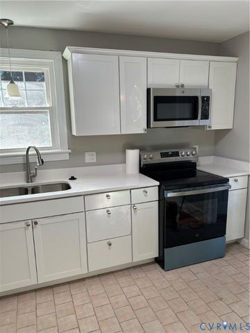 8002 TARKINGTON Dr, Richmond, VA 23227