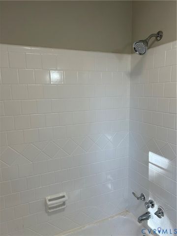 8002 TARKINGTON Dr, Richmond, VA 23227