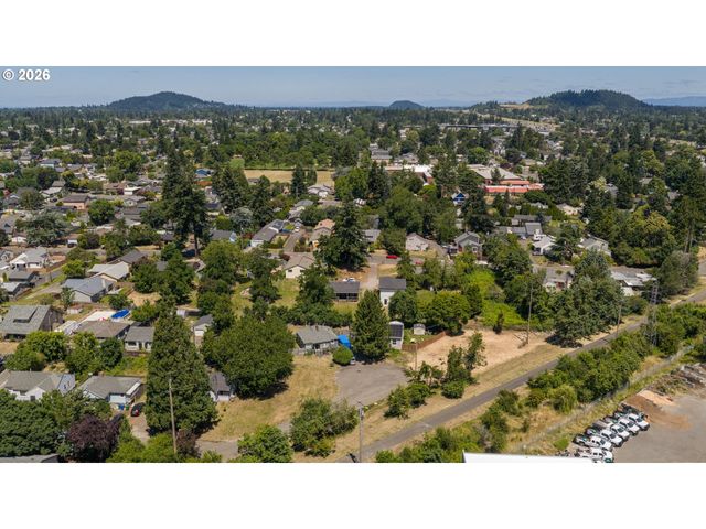 8911 Se HENDERSON St, Portland, OR 97266