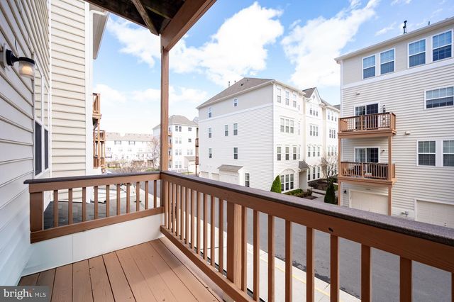 24672 BYRNE MEADOW SQ, Aldie, VA 20105