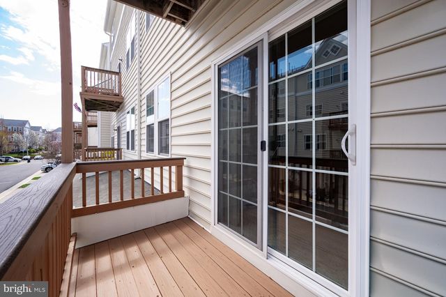 24672 BYRNE MEADOW SQ, Aldie, VA 20105