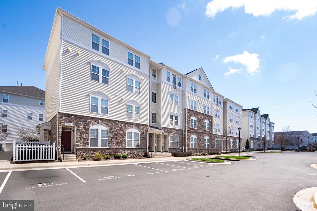 24672 BYRNE MEADOW SQ, Aldie, VA 20105