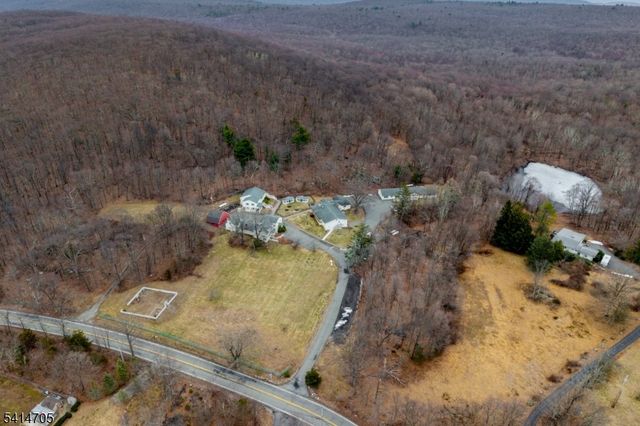 240 Longhouse Dr, West Milford Twp., NJ 07421