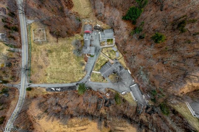 240 Longhouse Dr, West Milford Twp., NJ 07421