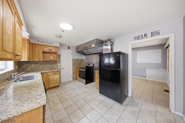 240 Longhouse Dr, West Milford Twp., NJ 07421