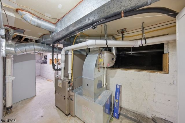 240 Longhouse Dr, West Milford Twp., NJ 07421