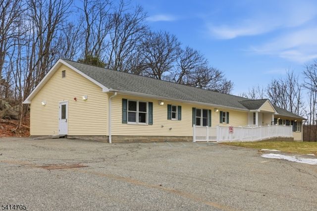 240 Longhouse Dr, West Milford Twp., NJ 07421