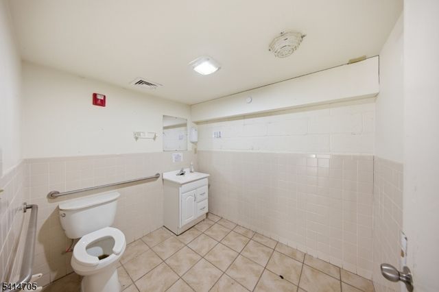 240 Longhouse Dr, West Milford Twp., NJ 07421