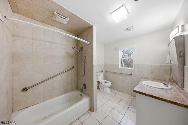 240 Longhouse Dr, West Milford Twp., NJ 07421