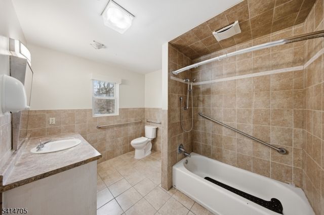 240 Longhouse Dr, West Milford Twp., NJ 07421