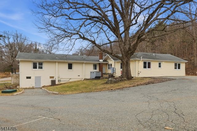 240 Longhouse Dr, West Milford Twp., NJ 07421