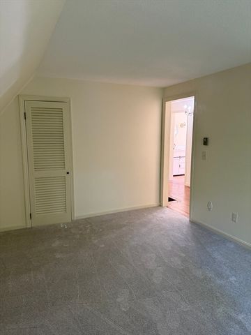 16 Flint Rd, Oakham, MA 01068
