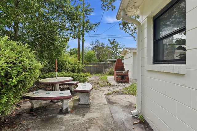 910 NE 24TH STREET, Gainesville, FL 32641