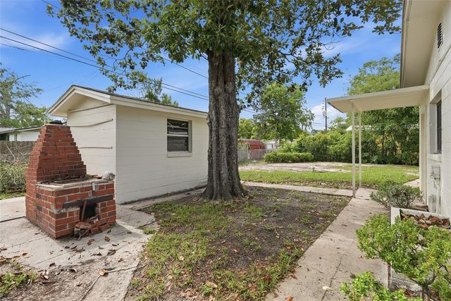 910 NE 24TH STREET, Gainesville, FL 32641