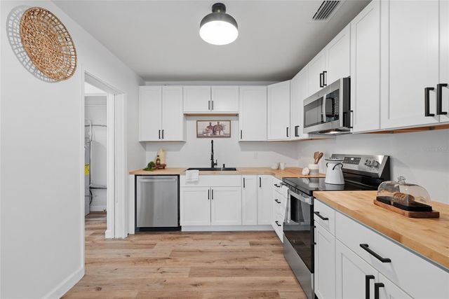 910 NE 24TH STREET, Gainesville, FL 32641